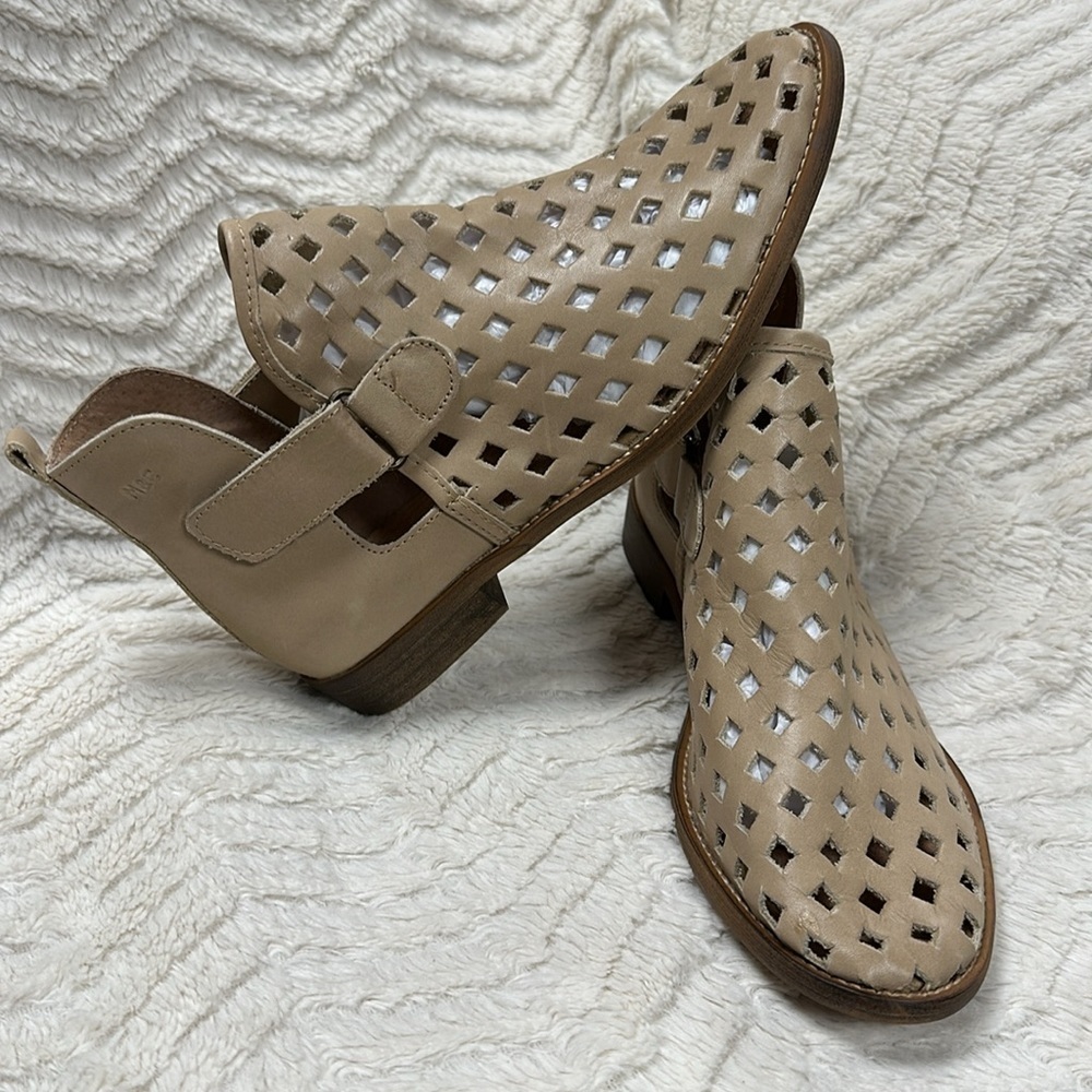 Anthropologie Musse & Cloud Caila Leather Ankle Booties, Taupe, Size EU 38/ US 7